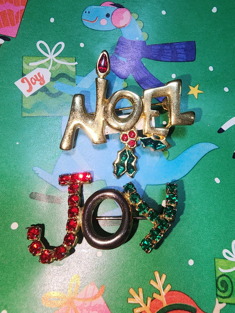 No Brand Gold and Red 'Noel' & Red/Green 'Joy' Brooch Set And Pinecone Necklace